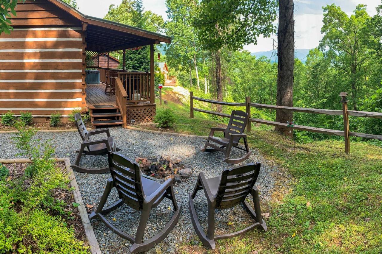 Vila Cozy Cabin With Hot Tub And Smoky Mountain Views! Bryson City Exteriér fotografie